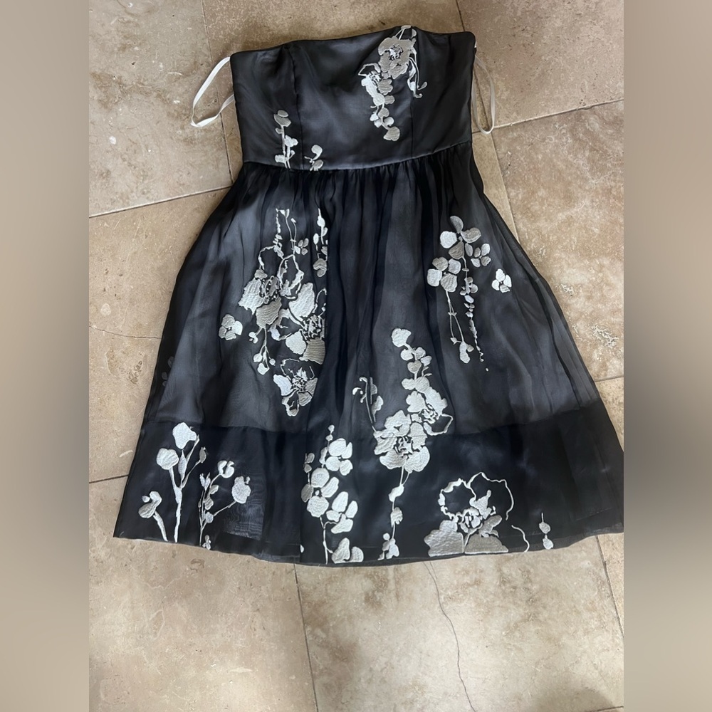 White House black market sleeveless cocktail dress size 6, beautiful embroidered - Picture 8 of 16